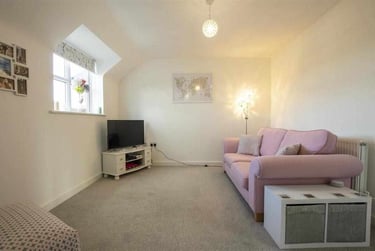 2 bed flat, Escelie Way, Selly Oak, Birmingham, B296GP - Image 2