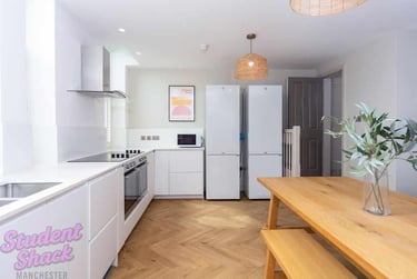 8 bed flat, Wilmslow Road, Withington, Manchester, M204AN - Image 2