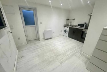 1 bed studio, Edmund Road, Heeley, Sheffield, S24EN - Image 2