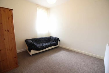 2 bed flat, Roath, Adamstown, Cardiff, CF241DP - Image 2