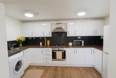 2 bed flat, (En-suites), Knighton Road, Stoneygate, Leicester, LE23HL - Image 2