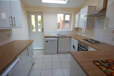 5 bed house, Stalker Lees Road, Sharrow, Sheffield, S118NJ - Image 1