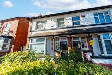 2 bed house, Oak Tree Lane, Selly Oak, Birmingham, B296HX - Image 1