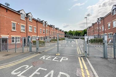 4 bed house, 5 Blue Fox Close, City Centre, Leicester, LE30EE - Image 1
