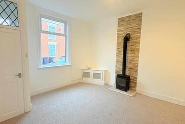 2 bed house, Holman Street, Deepdale, Preston, PR15HB - Image 2