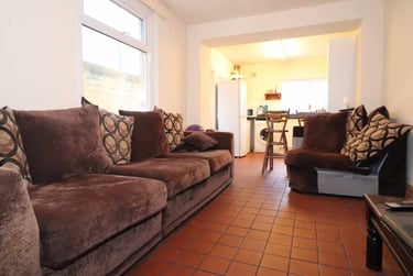 5 bed house, Cathays, Cardiff, CF244QH - Image 1