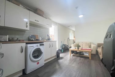 1 bed flat, Roath, Cathays, Cardiff, CF244RP - Image 1