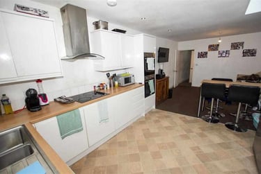 6 bed flat, Hubert Road, Selly Park, Birmingham, B296ER - Image 3