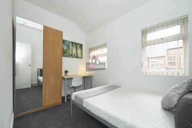 5 bed house, Salford, Irlams O' Th' Height, M67HP - Image 8