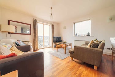 2 bed flat, Cardiff Bay, City Centre, Cardiff, CF104EJ - Image 1