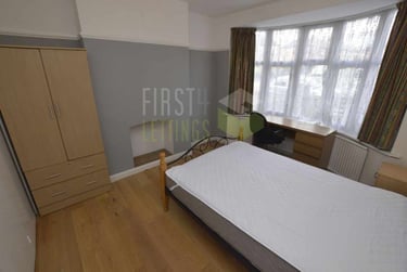 4 bed house, Gainsborough Road, Knighton, Leicester, LE23DH - Image 1