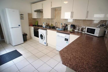 5 bed house, Adamsdown, Adamstown, Cardiff, CF240EQ - Image 1