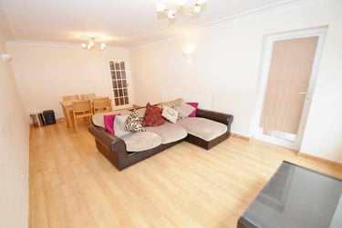 2 bed flat, Priory Road, Edgbaston, Birmingham, B57UN - Image 2
