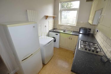 4 bed house, Heather Road, Knighton, Leicester, LE26DD - Image 2