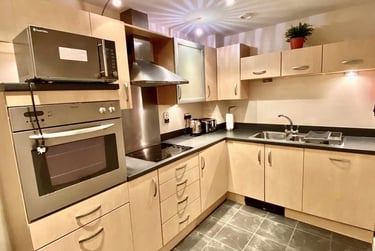 1 bed house, Cardiff Bay, Cardiff, CF105NH - Image 2