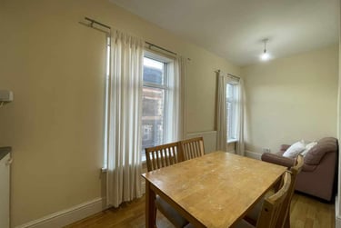 2 bed house, Cathays, Cardiff, CF244DE - Image 2