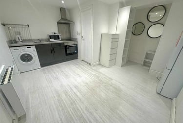 1 bed studio, Edmund Road, Heeley, Sheffield, S24EN - Image 1