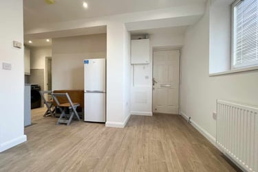 1 bed flat, Cathays, Cardiff, CF244EH - Image 4