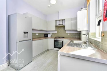 4 bed house, Kirkstall Road, Sharrowvale, Sheffield, S118XJ - Image 2