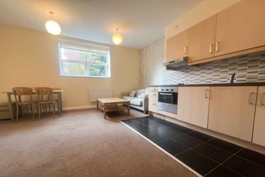 1 bed flat, Cardiff Bay, Cardiff, CF105GX - Image 1