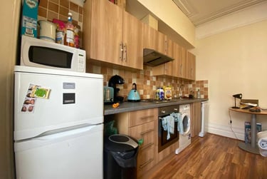 1 bed house, Cathays, Cardiff, CF103EE - Image 2
