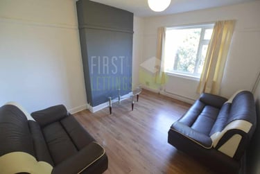3 bed house, Milford Road, Knighton, Leicester, LE23FG - Image 1