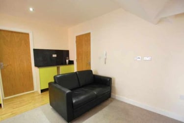 2 bed flat, 10 Denby Street, Highfield, Yorkshire, S24QH - Image 2
