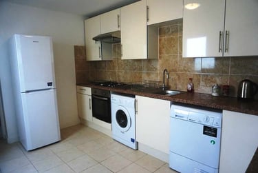 5 bed house, Adamsdown, Adamstown, Cardiff, CF240EQ - Image 3