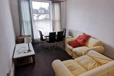 2 bed flat, King Edwards Road, Brynmill, Swansea, SA14LL - Image 1