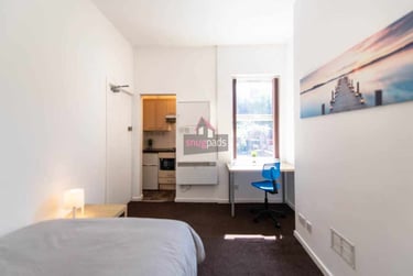 1 bed flat, Salford, Ellesmere Park, M300DX - Image 3