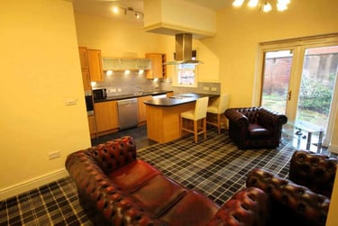 1 bed flat, Avenham Road, City Centre, Preston, PR13TH - Image 1