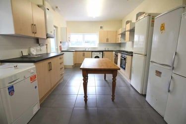 7 bed house, Cathays, Plasnewydd, Cardiff, CF244AU - Image 1