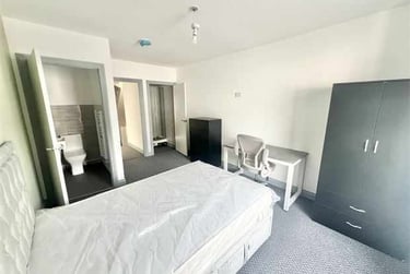 4 bed flat, Walter Road, Mount Pleasant, Swansea, SA15RF - Image 2