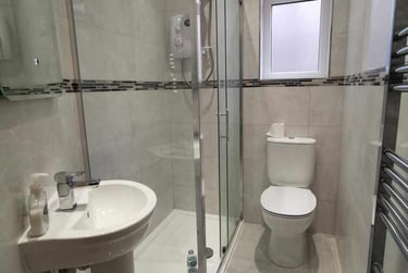 2 bed flat, Gwydr Crescent, Uplands, Swansea, SA20AA - Image 2