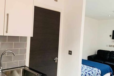 1 bed house, (Large Studio) Demontfort Street, Highfields, Leicester, LE17GW - Image 9