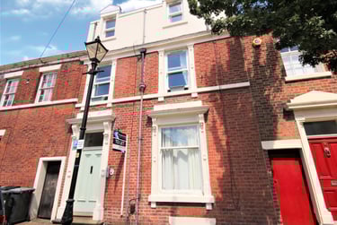 1 bed flat, Latham Street, City Centre, Preston, PR13TE - Image 1