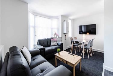 4 bed flat, Salford, Irlams O' Th' Height, M67HP - Image 1