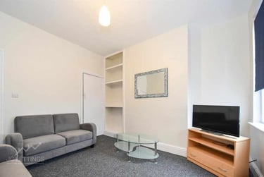 4 bed house, Harefield Road, Sharrow, Sheffield, S118NU - Image 2