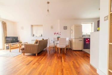 2 bed flat, Cardiff Bay, City Centre, Cardiff, CF104EJ - Image 5