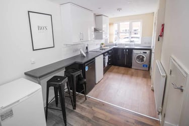 4 bed house, Blue Fox Close, City Centre, Leicester, LE30EE - Image 2