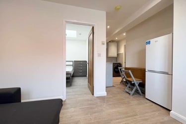 1 bed flat, Cathays, Cardiff, CF244EH - Image 3