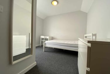 2 bed flat, Cathays, Cardiff, CF244JA - Image 6