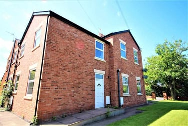 1 bed flat, Watling Street Road, Plungington, Preston, PR28EA - Image 1