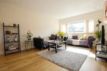 2 bed flat, Herons Way, Selly Park, Birmingham, B296TR - Image 2