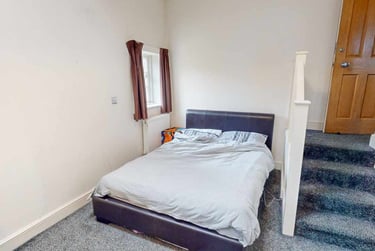 2 bed house, White Friars, Highfields, Leicester, LE15NF - Image 1