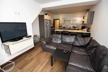 7 bed house, Heeley Road, Selly Park, Birmingham, B296EJ - Image 1