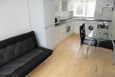 5 bed house, Roman Way, Selly Park, Birmingham, B152SL - Image 2