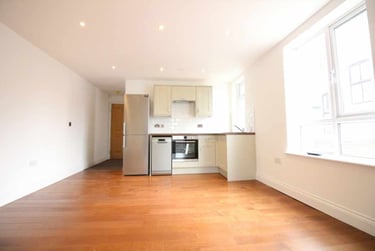 1 bed flat, Roath, Adamstown, Cardiff, CF241AJ - Image 1