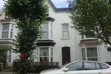 2 bed flat, Gwydr Crescent, Uplands, Swansea, SA20AA - Image 1