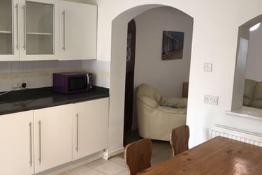 4 bed house, Fleet Street, Sandfields, Swansea, SA13UT - Image 2